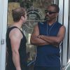 Exclusif - Eddie Murphy et sa compagne Paige Butcher vont prendre des cafés à emporter au Coffee Bean à Los Angeles, le 25 octobre 2014. Eddie Murphy discute avec un homme qui a collé sa moto à sa voiture et qui empêche sa compagne de pouvoir monter. Exclusive - For Germany Call For Price - Actor Eddie Murphy and his girlfriend Paige Butcher picking up some coffee at The Coffee Bean in Los Angeles, California on October 25, 2014. Eddie got into a heated argument with a person who marked his motorcycle too close to Eddie's car firing him to have to back up so his girlfriend Paige can get in. Both men argue back and forth, and even though Eddie clearly didn't park correctly in the parking spot, it seems as though the driver of the motorcycle parked close to his car deliberately25/10/2014 - Los Angeles