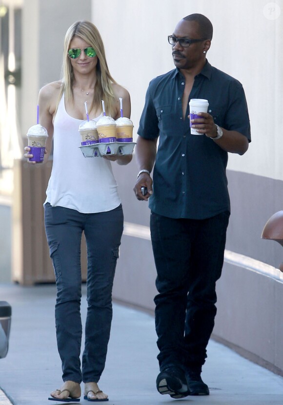 Exclusif - Eddie Murphy et sa petite amie Paige Butcher prennent un café à Los Angeles, le 19 octobre 2014 