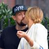 Exclusif - Cameron Diaz et Benji Madden se tiennent la main et échangent un baiser lors d'une promenade romantique à New York, le 8 septembre 2014.