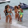 Claudia Jordan et des amies profitent d'un après-midi ensoleillé sur une plage de Miami. Le 1er janvier 2015.