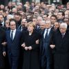François Hollande, la chancelière de l'Allemagne Angela Merkel et le président de l'Etat de Palestine Mahmoud Abbas - Les dirigeants politiques mondiaux défilent à la marche républicaine pour Charlie Hebdo à Paris, le 11 janvier 2015