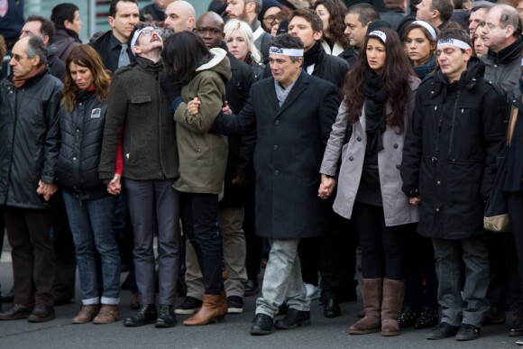 Patrick Pelloux - Les dirigeants politiques mondiaux, les membres de l'équipe de Charlie Hebdo et les familles des victimes défilent à la marche républicaine pour Charlie Hebdo à Paris, le 11 janvier 2015