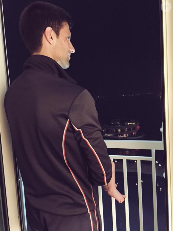 Novak Djokovic avec son fils Stefan - photo publiée sur son compte Twitter le 6 janvier 2015