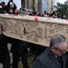 Sortie du cercueil de Tignous (Bernard Verlhac) de la mairie de Montreuil, le 15 janvier 2015. Il est mort à 57 ans, assassiné dans l'attentat contre Charlie Hebdo. 