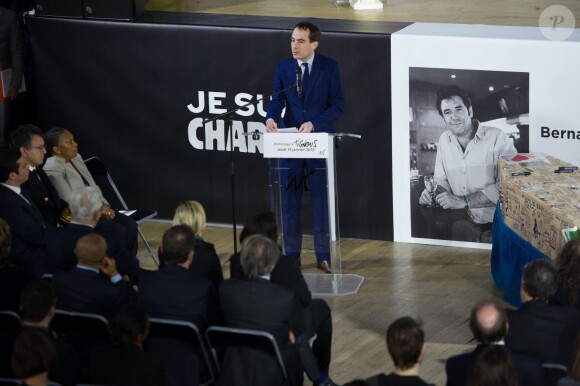 Patrice Bessac (maire de Montreuil) - Hommage à Tignous (Bernard Verlhac) de la mairie de Montreuil, le 15 janvier 2015. Le dessinateur est mort à 57 ans, assassiné dans l'attentat contre Charlie Hebdo. 