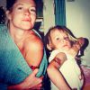 Melanie Griffith et sa fille Dakota Johnson exhibent leurs tatouages. Photo datant de 1993.