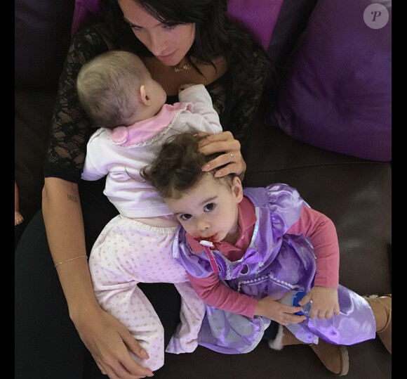 Jade Foret - Pause tendresse avec Mila et Liva. Janvier 2015.