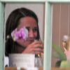 Pippa Middleton savoure un verre de vin en compagnie d'un ami, à Londres le 25 juin 2014. Deux mois plus tôt, elle se baladait dans le Médoc, et quelques mois plus tard, elle se voyait décerner un prix d'oenologie.