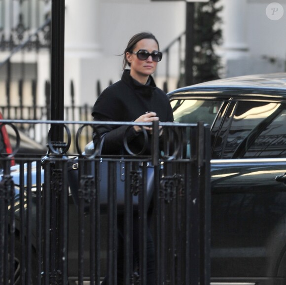 Exclusif - Pippa Middleton se promène dans le quartier de Knightsbridge à Londres, le 14 janvier 2015