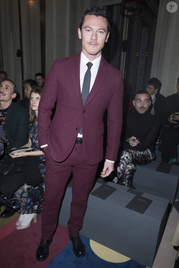 Luke Evans assiste au défilé homme Valentino automne-hiver 2015-2016 à l'hôtel Salomon de Rothschild. Paris, le 21 janvier 2015.