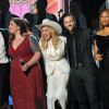 Macklemore, Mary Lambert, Madonna, Ryan Lewis et Queen Latifah sur la scène des Grammy awards à Los Angeles, le 26 janvier 2014.