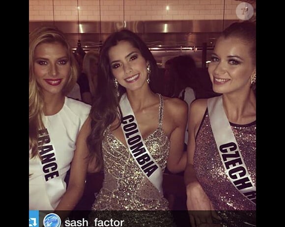 Camille Cerf avec d'autres concurrentes au concours Miss Univers en Floride. Janvier 2015.