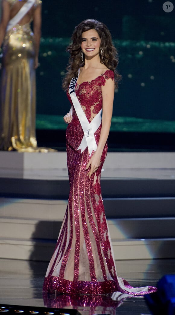 Lara Debbane défile à la U.S. Century Bank Arena, à Miami, Floride, le 21 janvier 2015 pour Miss Univers 2015