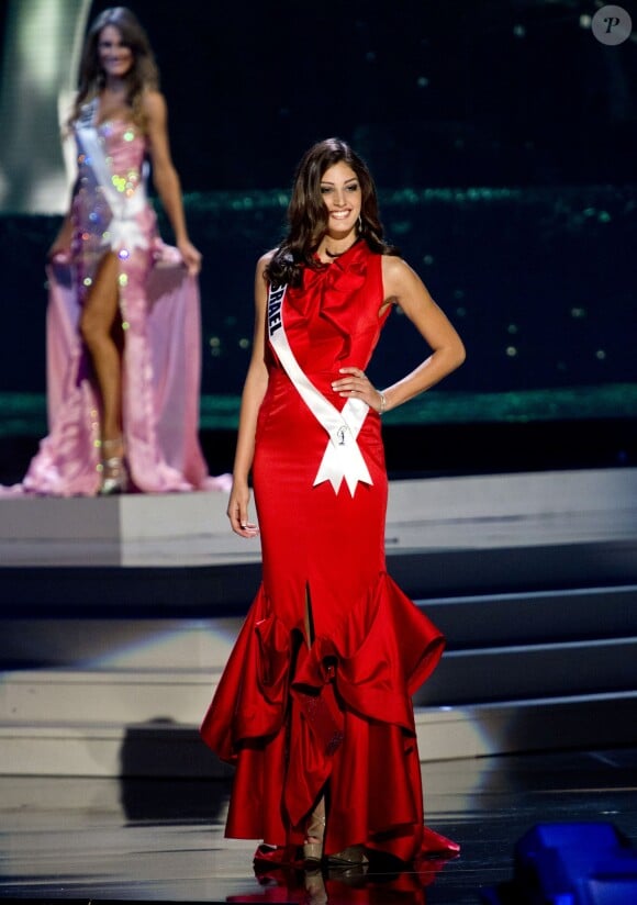 Doron Matalon défile à la U.S. Century Bank Arena, à Miami, Floride, le 21 janvier 2015 pour Miss Univers 2015