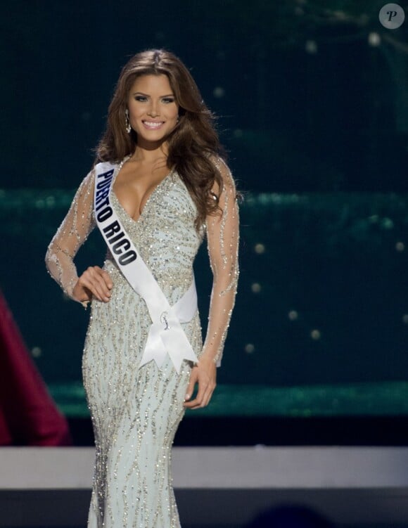 Gabriela Berrios défile à la U.S. Century Bank Arena, à Miami, Floride, le 21 janvier 2015 pour Miss Univers 2015