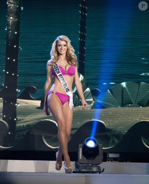 Gabriela Frankova fdéfile à la U.S. Century Bank Arena, à Miami, Floride, le 21 janvier 2015 pour Miss Univers 2015
