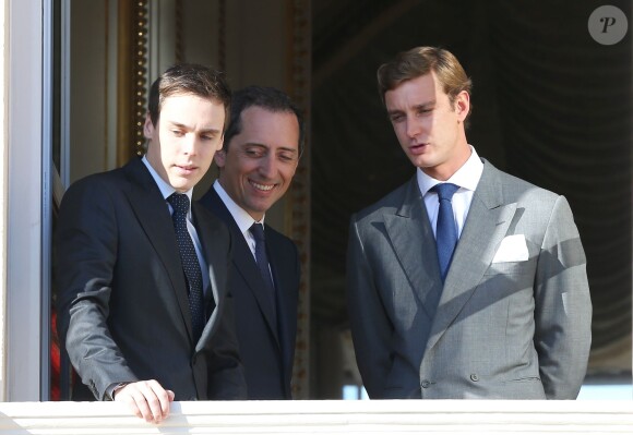 Louis Ducruet, Gad Elmaleh et Pierre Casiraghi étaient bien complices lors de la présentation au public de la princesse Gabriella et du prince Jacques de Monaco, jumeaux du prince Albert et de la princesse Charlene, au palais princier le 7 janvier 2015