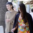 Lana Del Rey et sa soeur Caroline Grant, surnommée par ses proches Chuck, ont déjeuné au restaurant "Il Pastaio" à Beverly Hills, le 22 janvier 2015.