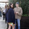 Lana Del Rey et sa soeur Caroline Grant, surnommée par ses proches Chuck, ont déjeuné au restaurant "Il Pastaio" à Beverly Hills, le 22 janvier 2015.