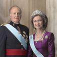   Le roi Juan Carlos Ier et la reine Sofia d'Espagne, photo officielle en mars 2007 &agrave; la Zarzuela, &agrave; Madrid  