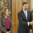  Le roi Felipe Vi et la reine Letizia d'Espagne recevaient le 9 janvier 2015 deux d&eacute;l&eacute;gations en audience au palais de la Zarzuela, &agrave; Madrid, pour ponctuer leur semaine de rentr&eacute;e. 
