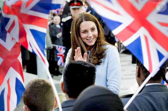 Kate Middleton lors de l'inauguration de l'école Kensington Aldridge Academy le 19 janvier 2015. La duchesse de Cambridge a été victime de retouches abusives, à partir d'une photo de ce jour-là, pour la couverture de l'hebdomadaire australien Woman's Day.
