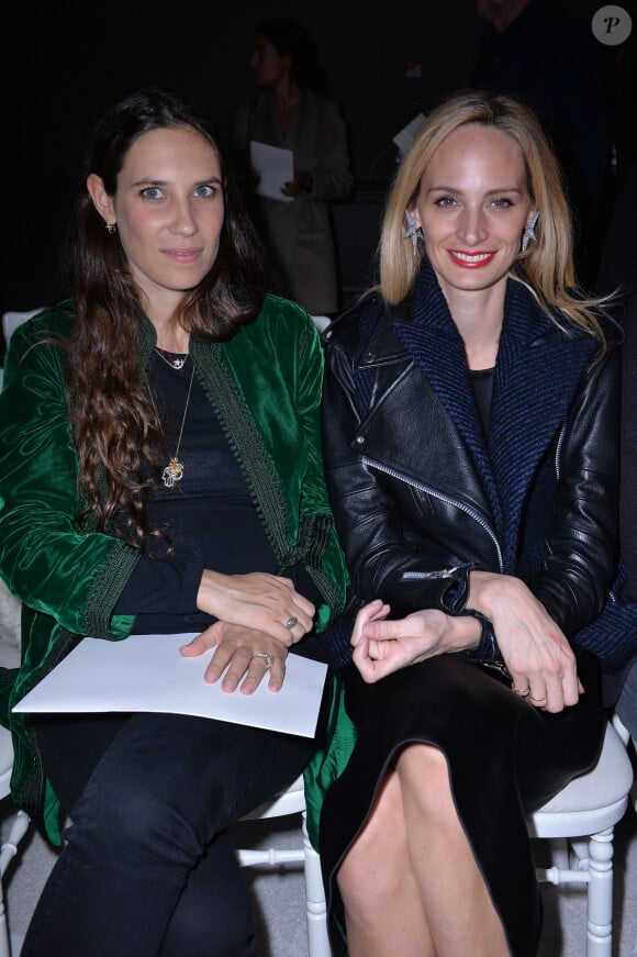 Tatiana Santo Domingo-Casiraghi (enceinte) et Lauren Santo Domingo assistent au défilé Giambattista Valli haute couture printemps-été 2015-2016 au Grand Palais. Paris, le 26 janvier 2015.