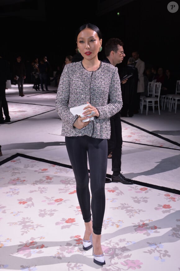 La créatrice de bijoux chinoise Bao Bao Wan assiste au défilé Giambattista Valli haute couture printemps-été 2015-2016 au Grand Palais. Paris, le 26 janvier 2015.