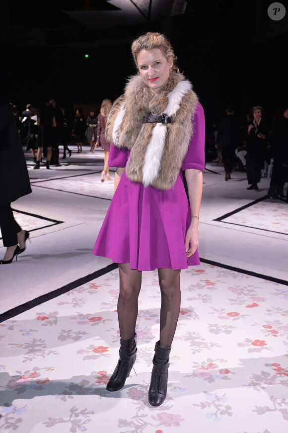 La styliste (et soeur de l'artiste Olympia Scarry) Fiona Scarry assiste au défilé Giambattista Valli haute couture printemps-été 2015-2016 au Grand Palais. Paris, le 26 janvier 2015.