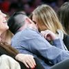 Benji Madden et Cameron Diaz, jeunes mariés, lors d'un match de basketball opposant les Lakers de Los Angeles aux Washington Wizards au Staples Center de Los Angeles le 27 janvier 2015