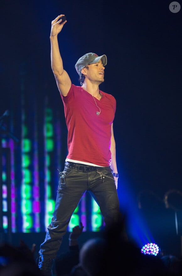 Enrique Iglesias en concert au stade Arena à Londres. Le 28 novembre 2014  