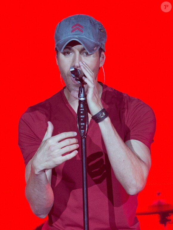 Enrique Iglesias en concert au stade Arena à Londres. Le 28 novembre 2014  