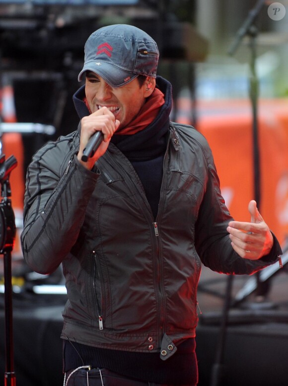 Enrique Iglesias en concert sur le plateau de l'emission "The Today Show" à New York, le 17 mars 2014 