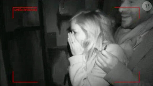 Enora Malagré prise de panique et morte de peur dans une maison hantée. - Emission Touche pas à mon prime (D8). Mercredi 28 janvier 2015.