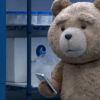 Seth MacFarlane double l'ours en peluche dans le film Ted 2. (capture d'écran)