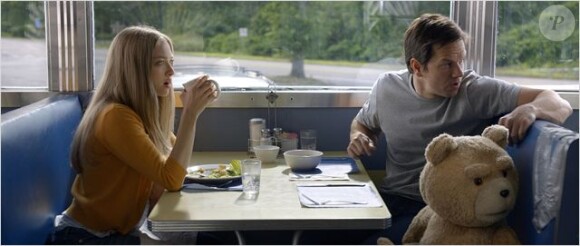Amanda Seyfried, Seth MacFarlane et Mark Wahlberg dans Ted 2.
