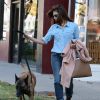 Eva Mendes se rend chez le coiffeur avec son chien a West Hollywood, le 16 octobre 2013. 