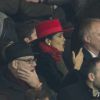 Salma Hayek lors du match entre le PSG et Rennes au Parc des Princes à Paris le 30 Janvier 2015 au côté de son époux François-Henri Pinault et du fils de celui-ci François