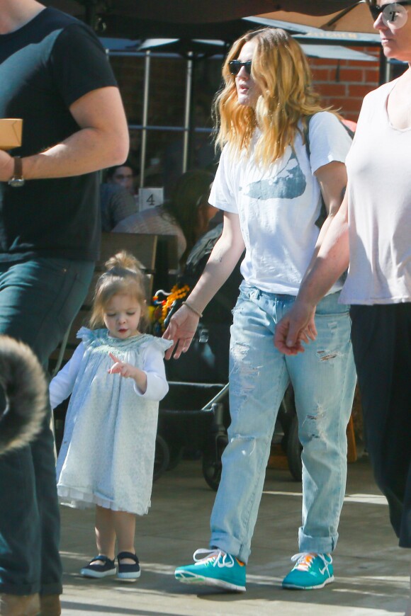 Exclusif - Drew Barrymore et la petite Olive quittent le restaurant The Sycamore Kitchen à Los Angeles. Le 23 janvier 2015.