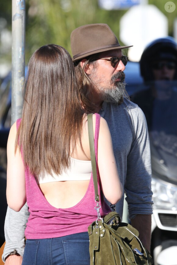 Lukas Haas accompagné et méconnaissable à Venice, Los Angeles, le 1er février 2015.