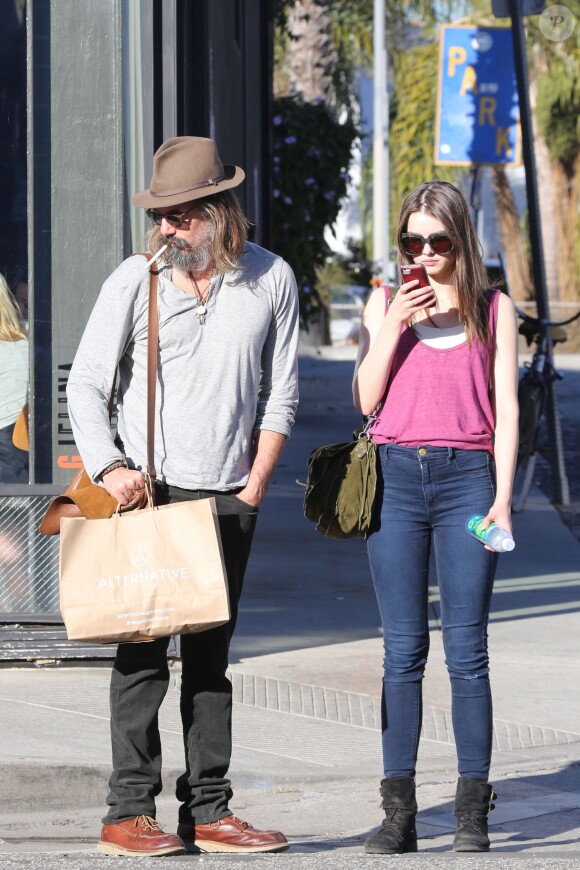 Lukas Haas accompagné et méconnaissable à Venice, Los Angeles, le 1er février 2015.