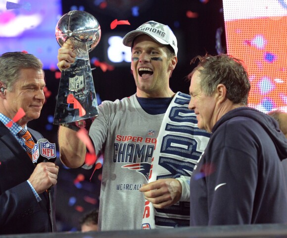 Tom Brady fête la victoire des New England Patriots au Super Bowl le 1er février 2015 à Glendale