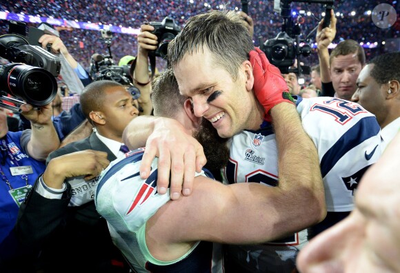 Julian Edelman et Tom Brady fêtent la victoire des New England Patriots au Super Bowl le 1er février 2015 à Glendale