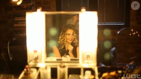 Clara Morgane sensuelle et glamour dans le making of de son clip ÈVE, le 6 février 2015