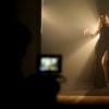 Clara Morgane sensuelle et glamour dans le making of de son clip ÈVE, le 6 février 2015