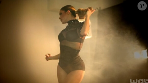 Clara Morgane sensuelle dans le making of de son clip ÈVE, le 6 février 2015