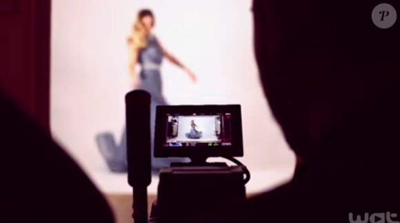 La bombe Clara Morgane sensuelle et glamour dans le making of de son clip ÈVE, le 6 février 2015