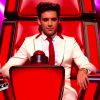 Mika écoute Julie Gonzalez dans The Voice 4, sur TF1, le samedi 7 février 2015