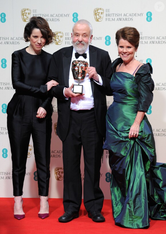 Mike Leigh entre Sally Hawkins et Imelda Staunton - Pressroom lors de la cérémonie des British Academy Film Awards 2015 au Royal Opera House à Londres, le 8 février 2015.