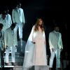 Beyoncé, habillée d'une robe blanche Roberto Cavalli Atelier, interprète "Take my Hand, Precious Lord" lors des 57e Grammy Awards, au Staples Center. Los Angeles, le 8 février 2015.